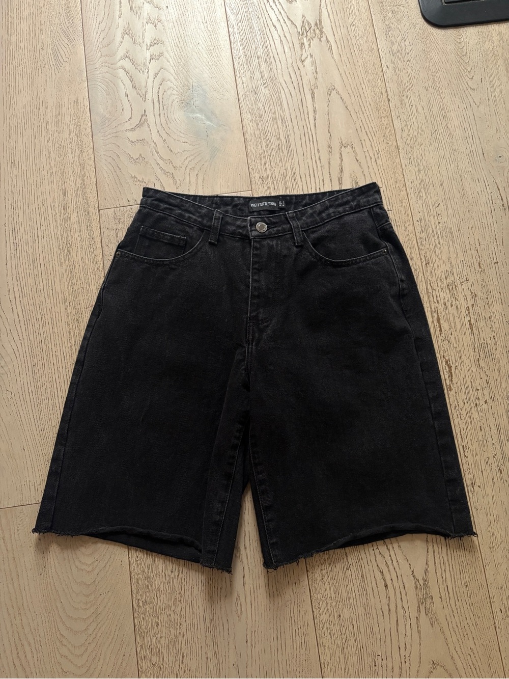 Pretty little thing Low rise baggy jorts